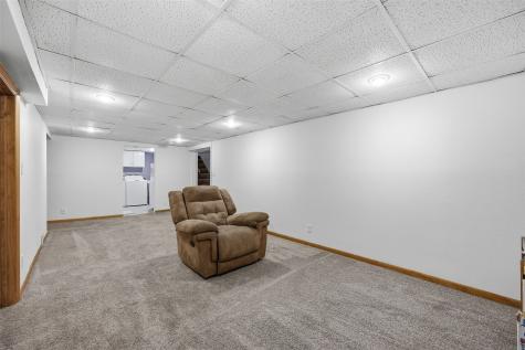 104 N Mcnamara Drive Anamosa IA 52205