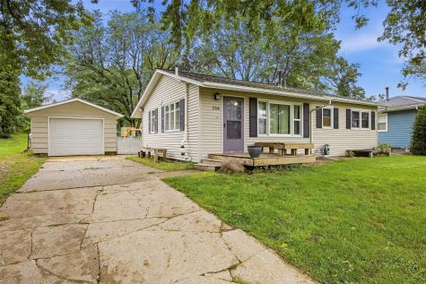 104 N Mcnamara Drive Anamosa IA 52205