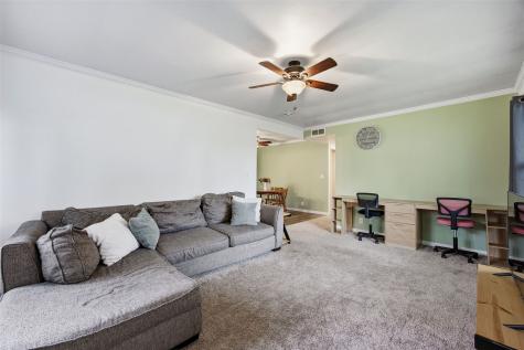 104 N Mcnamara Drive Anamosa IA 52205