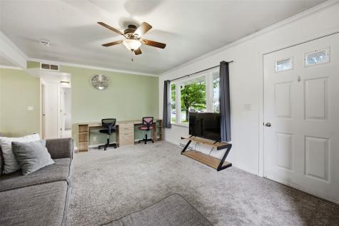 104 N Mcnamara Drive Anamosa IA 52205