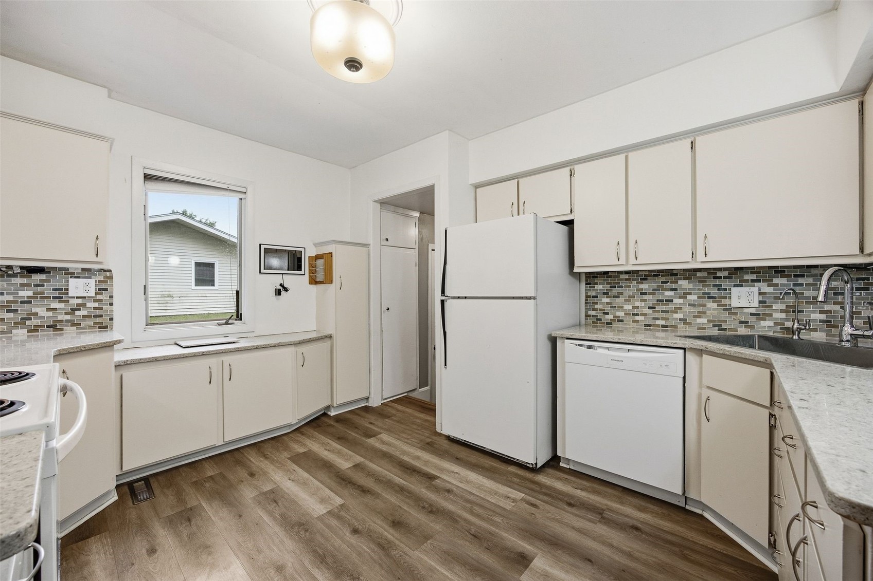 104 N Mcnamara Drive Anamosa IA 52205