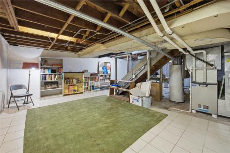 335 Forest Drive SE Cedar Rapids IA 52403