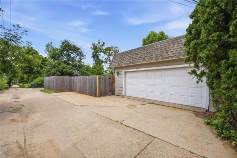 335 Forest Drive SE Cedar Rapids IA 52403