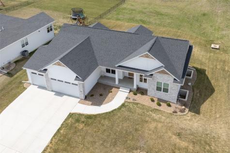 3149 Windsor Drive Robins IA 52328