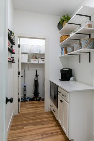 3149 Windsor Drive Robins IA 52328