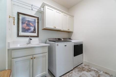 3149 Windsor Drive Robins IA 52328
