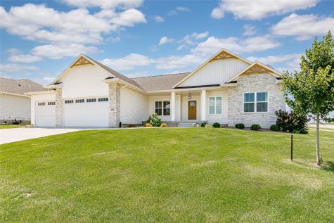3149 Windsor Drive Robins IA 52328