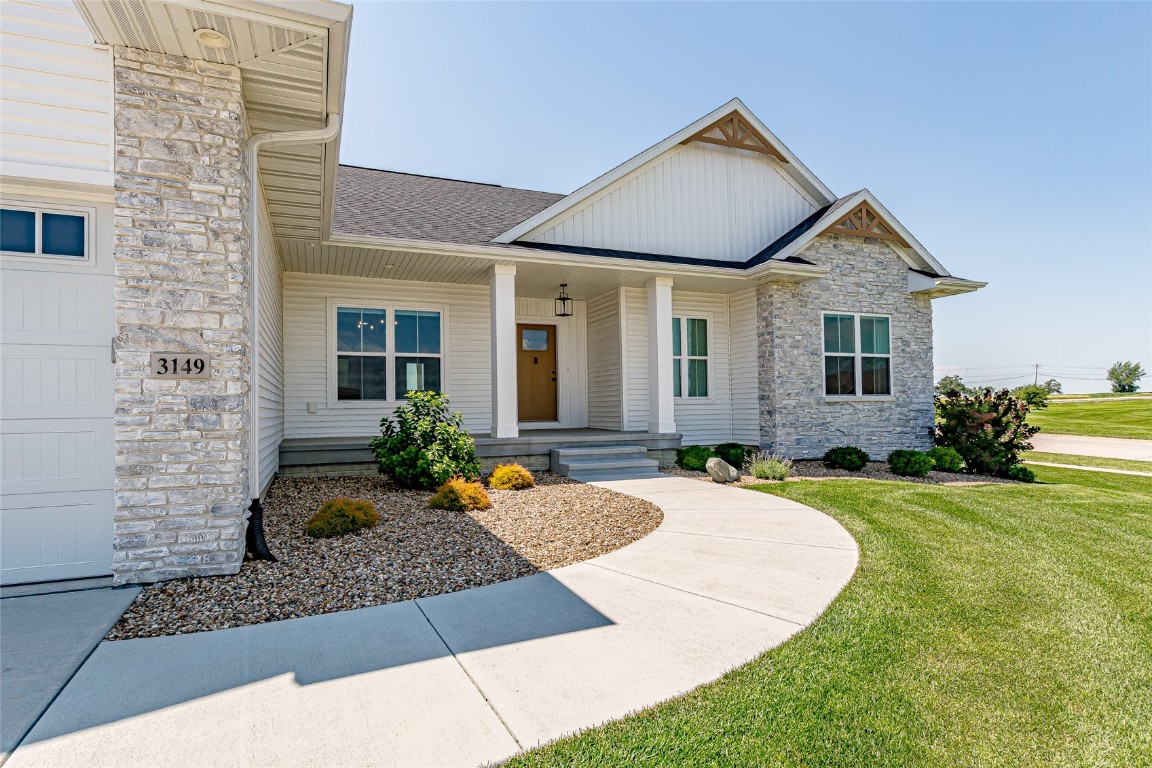 3149 Windsor Drive Robins IA 52328