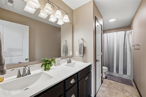 1822 Wycliffe Court SW Cedar Rapids IA 52404
