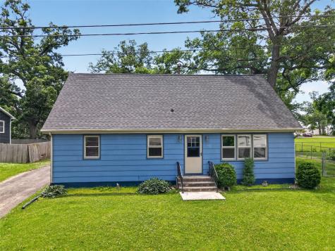 113 Chaffee Drive Hiawatha IA 52233