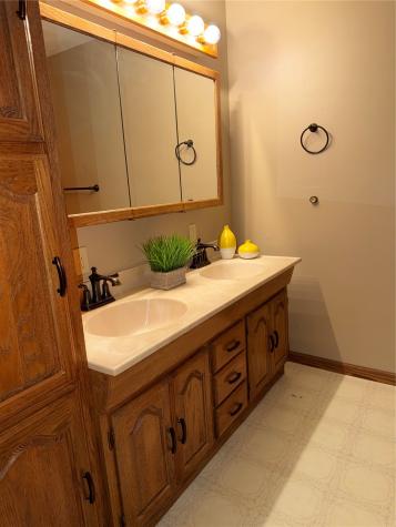 1826 Garry Avenue NW Cedar Rapids IA 52405