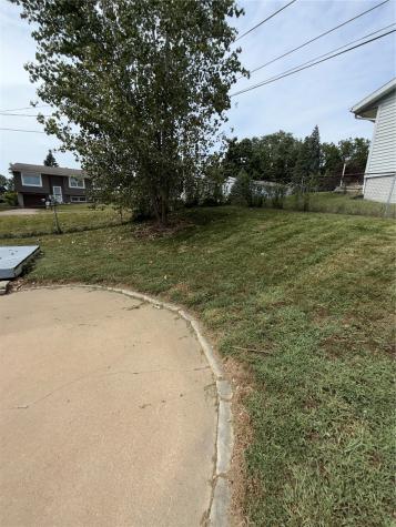 1826 Garry Avenue NW Cedar Rapids IA 52405