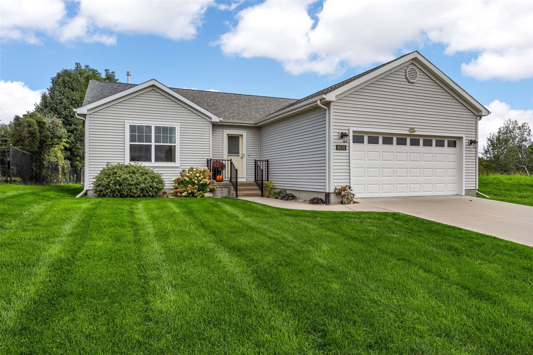8520 Grand Oaks Drive NE Cedar Rapids IA 52402