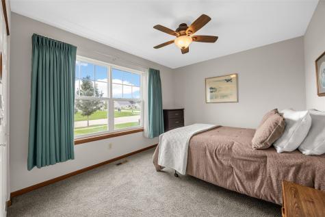 8520 Grand Oaks Drive NE Cedar Rapids IA 52402