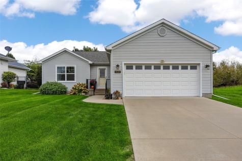 8520 Grand Oaks Drive NE Cedar Rapids IA 52402