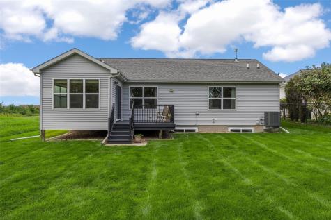 8520 Grand Oaks Drive NE Cedar Rapids IA 52402
