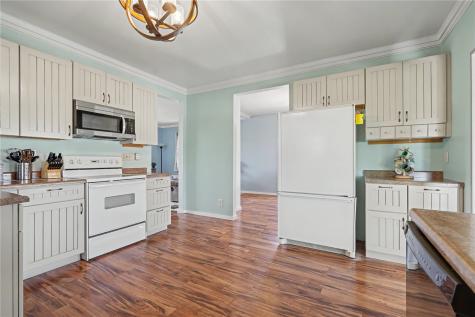 7188 28th Avenue Newhall IA 52315