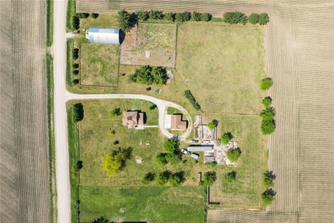 7188 28th Avenue Newhall IA 52315