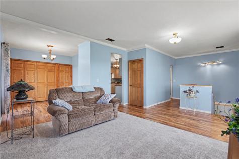 7188 28th Avenue Newhall IA 52315