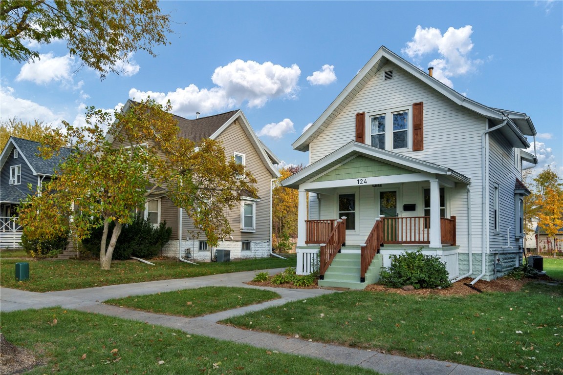 124 34th Street NE Cedar Rapids IA 52402