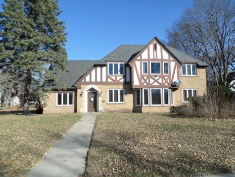 301 Riverside Drive Charles City IA 50616