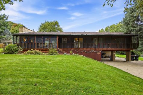 324 Lake View Drive NE Solon IA 52333