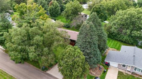 324 Lake View Drive NE Solon IA 52333