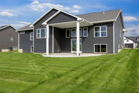 3007 Prairielight Court Hiawatha IA 52233