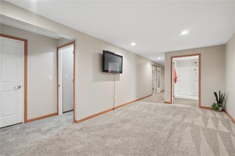 1510 North Drive Ely IA 52227