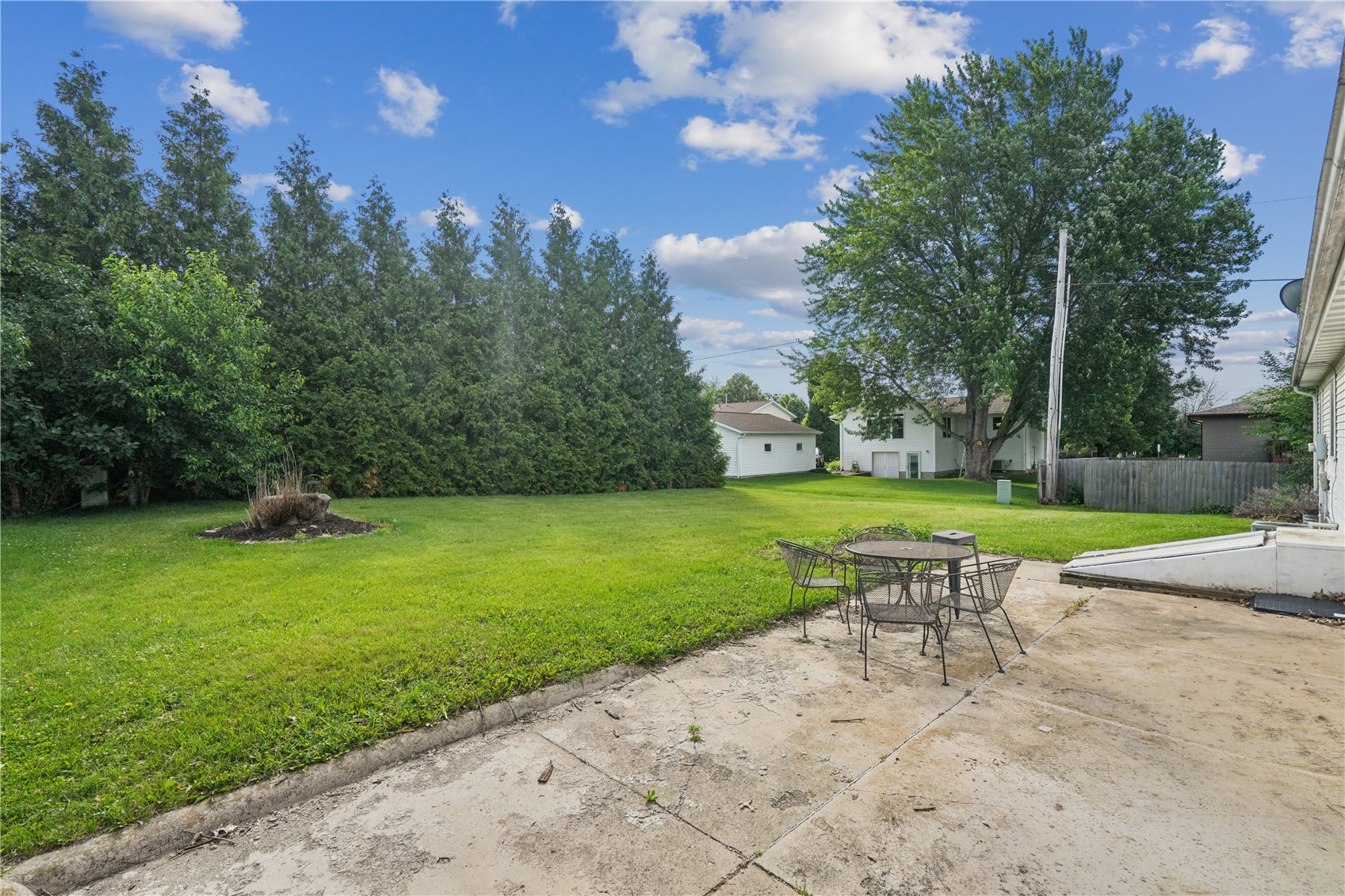 1510 North Drive Ely IA 52227