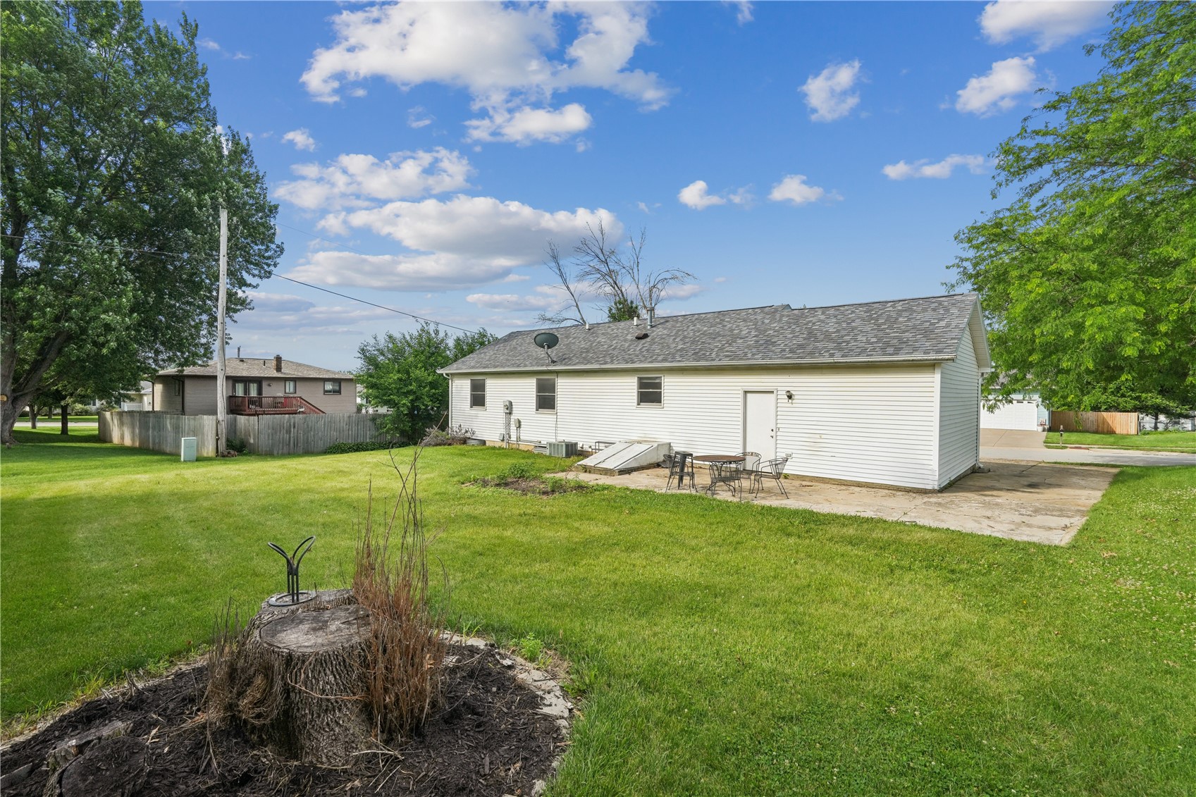 1510 North Drive Ely IA 52227
