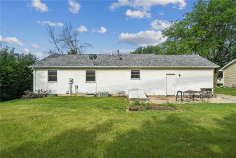 1510 North Drive Ely IA 52227
