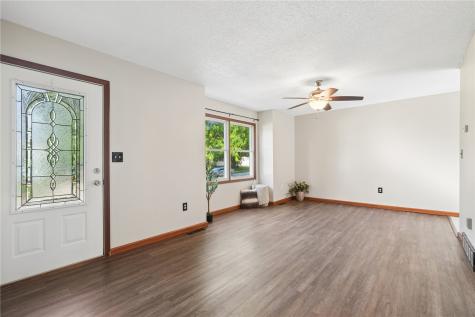 1510 North Drive Ely IA 52227