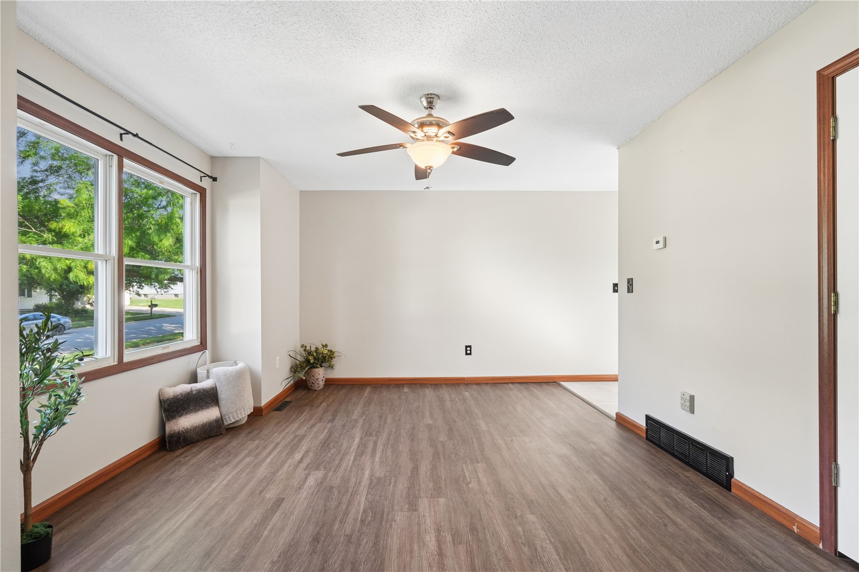 1510 North Drive Ely IA 52227