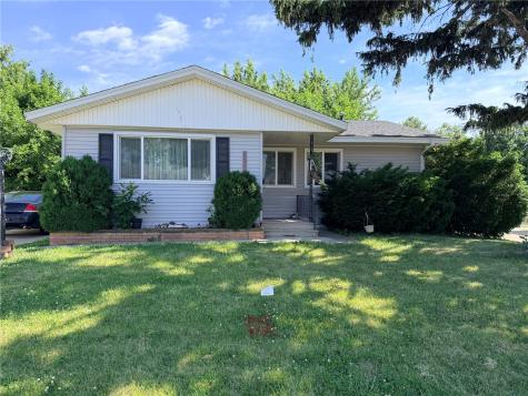 5200 Holly Avenue Cedar Rapids IA 52405