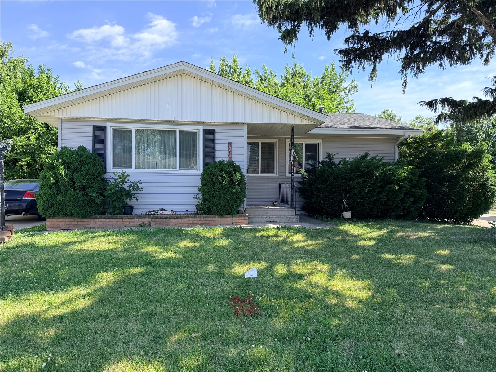 5200 Holly Avenue Cedar Rapids IA 52405