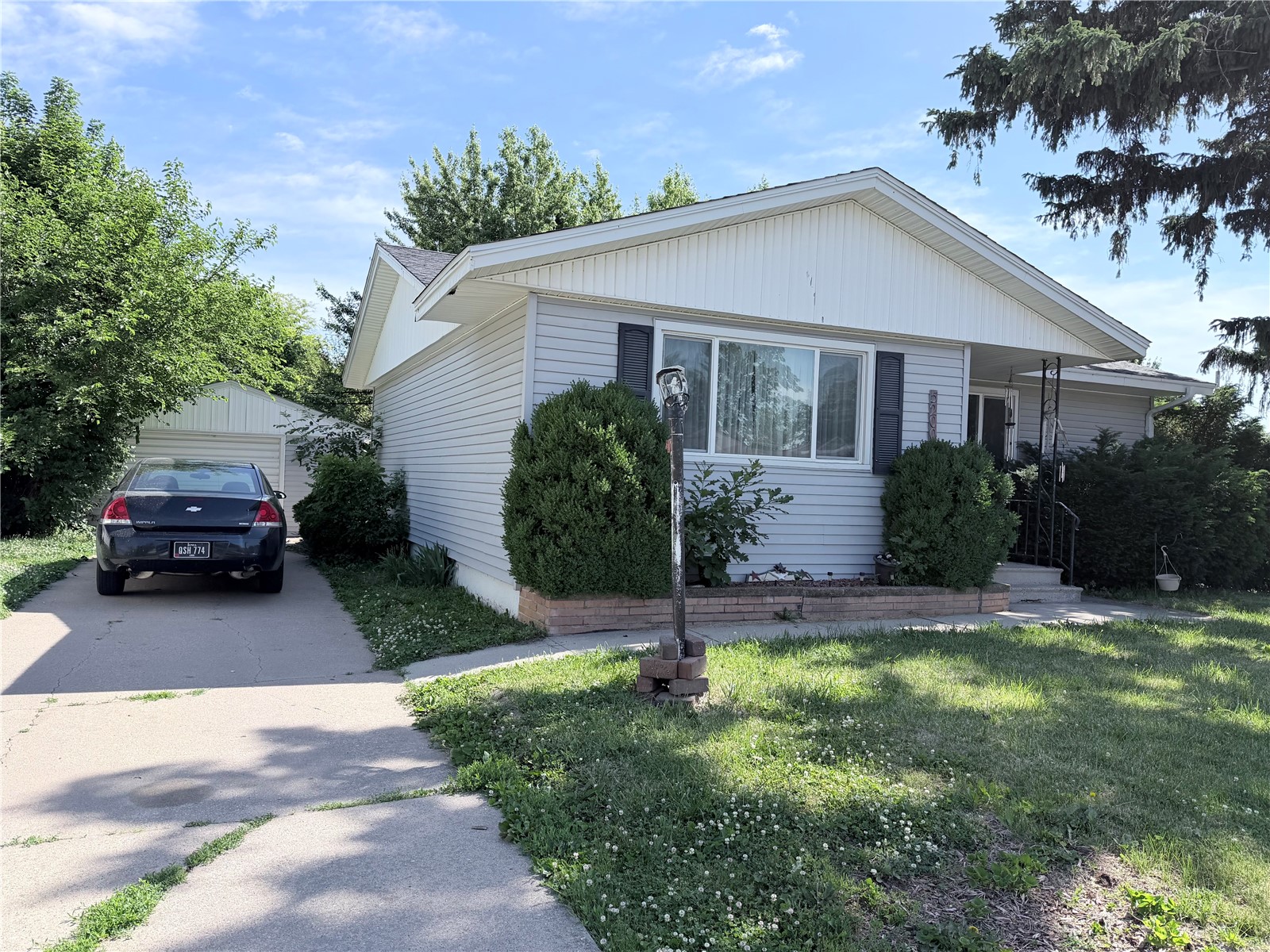 5200 Holly Avenue Cedar Rapids IA 52405