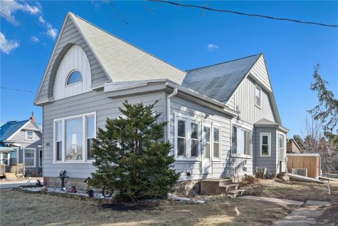 105 Walnut Avenue S Garrison IA 52229