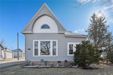 105 Walnut Avenue S Garrison IA 52229