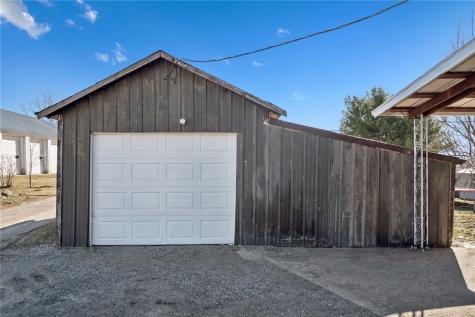 105 Walnut Avenue S Garrison IA 52229