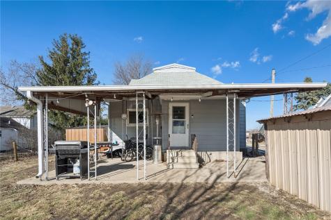 105 Walnut Avenue S Garrison IA 52229
