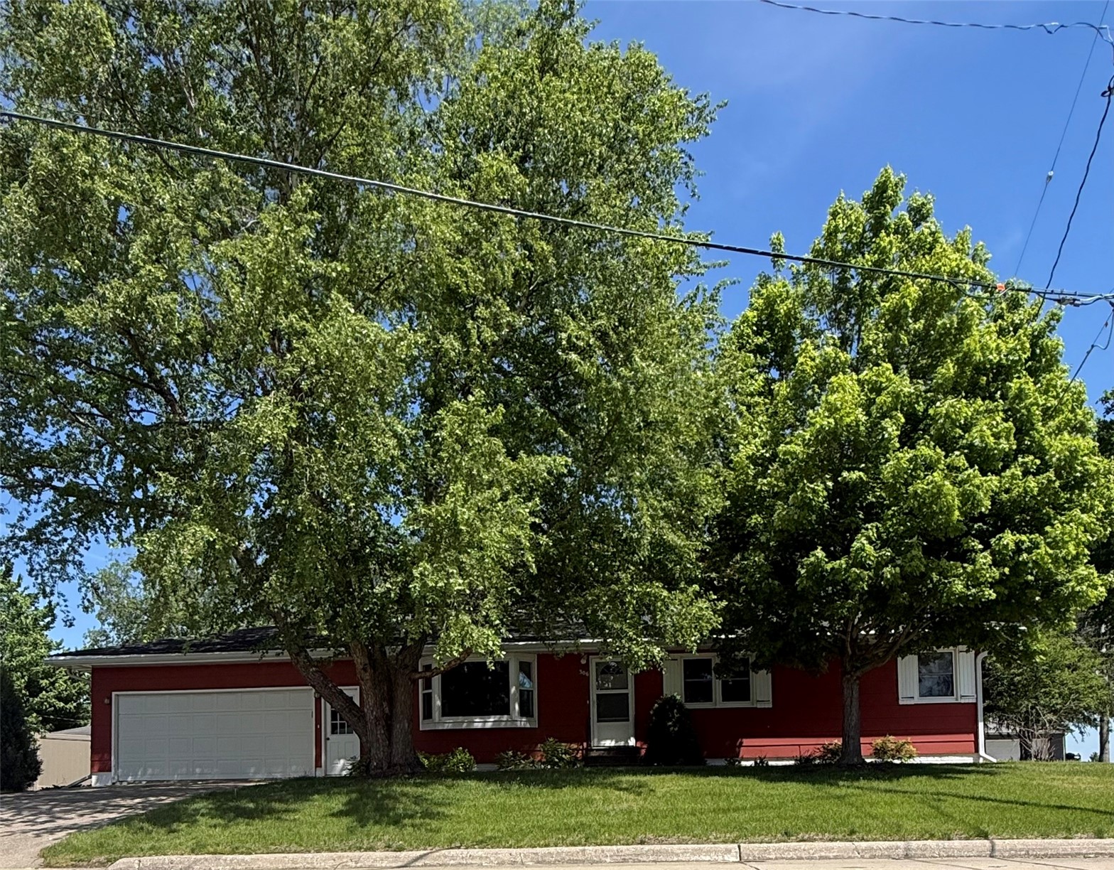 306 14th Avenue Vinton IA 52349