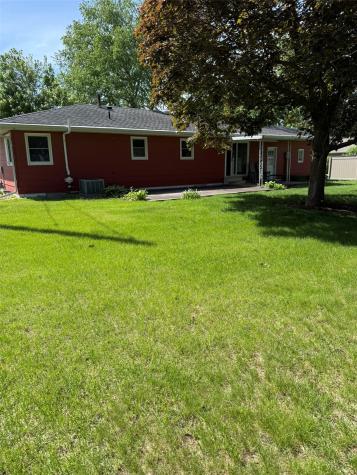 306 14th Avenue Vinton IA 52349