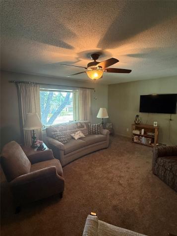 306 14th Avenue Vinton IA 52349