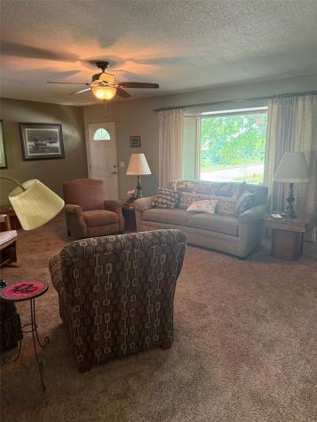306 14th Avenue Vinton IA 52349