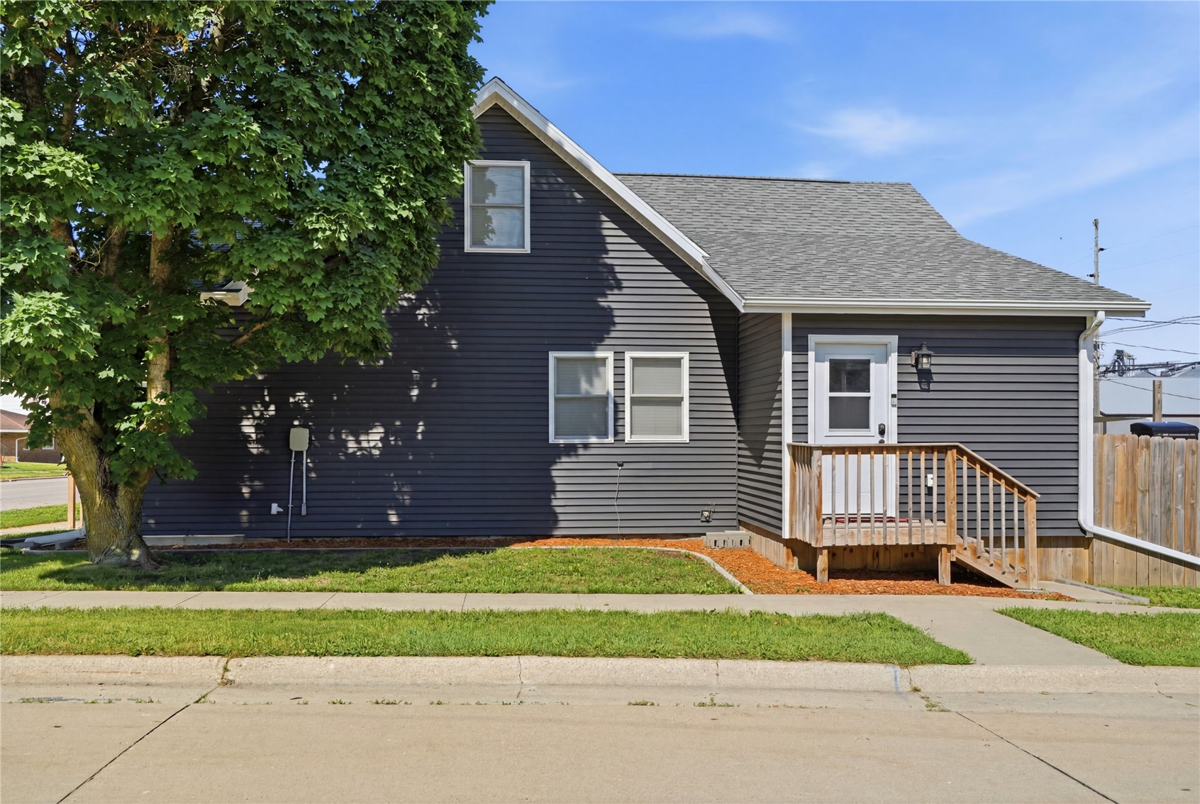 502 3rd Street Victor IA 52347