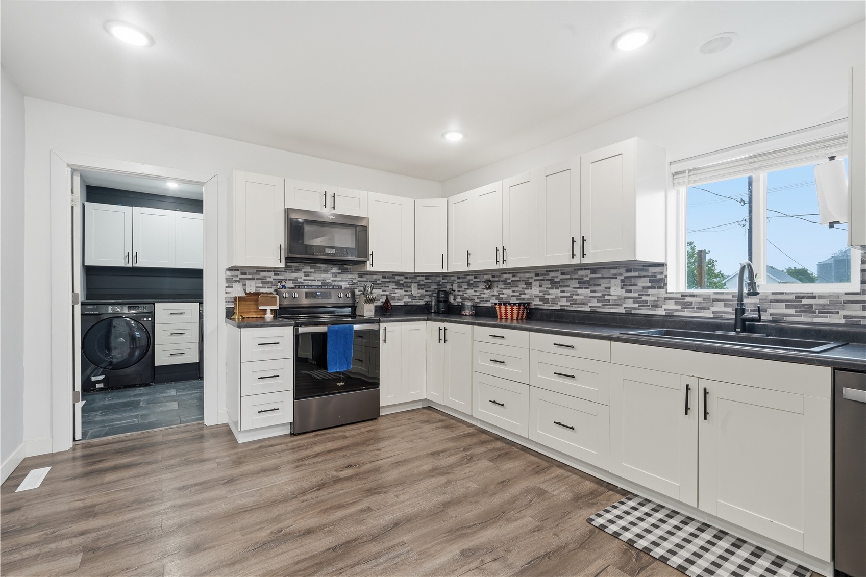 502 3rd Street Victor IA 52347
