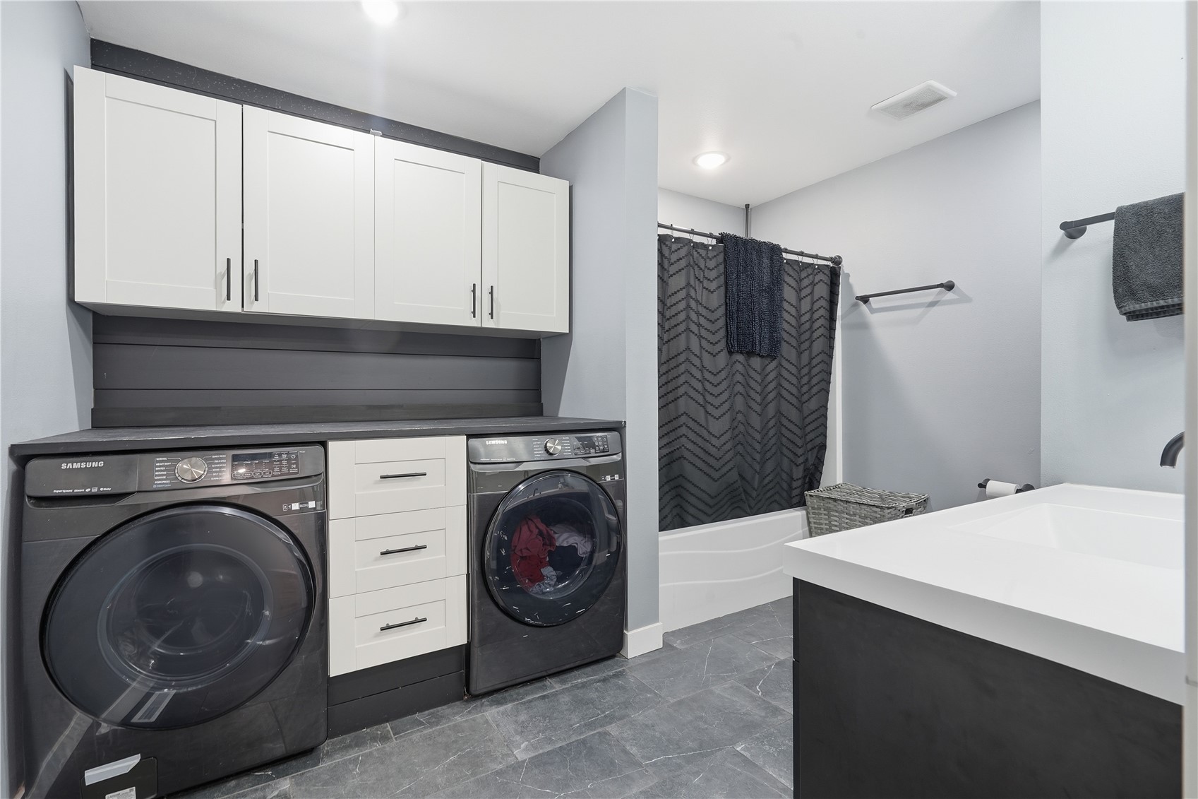 502 3rd Street Victor IA 52347
