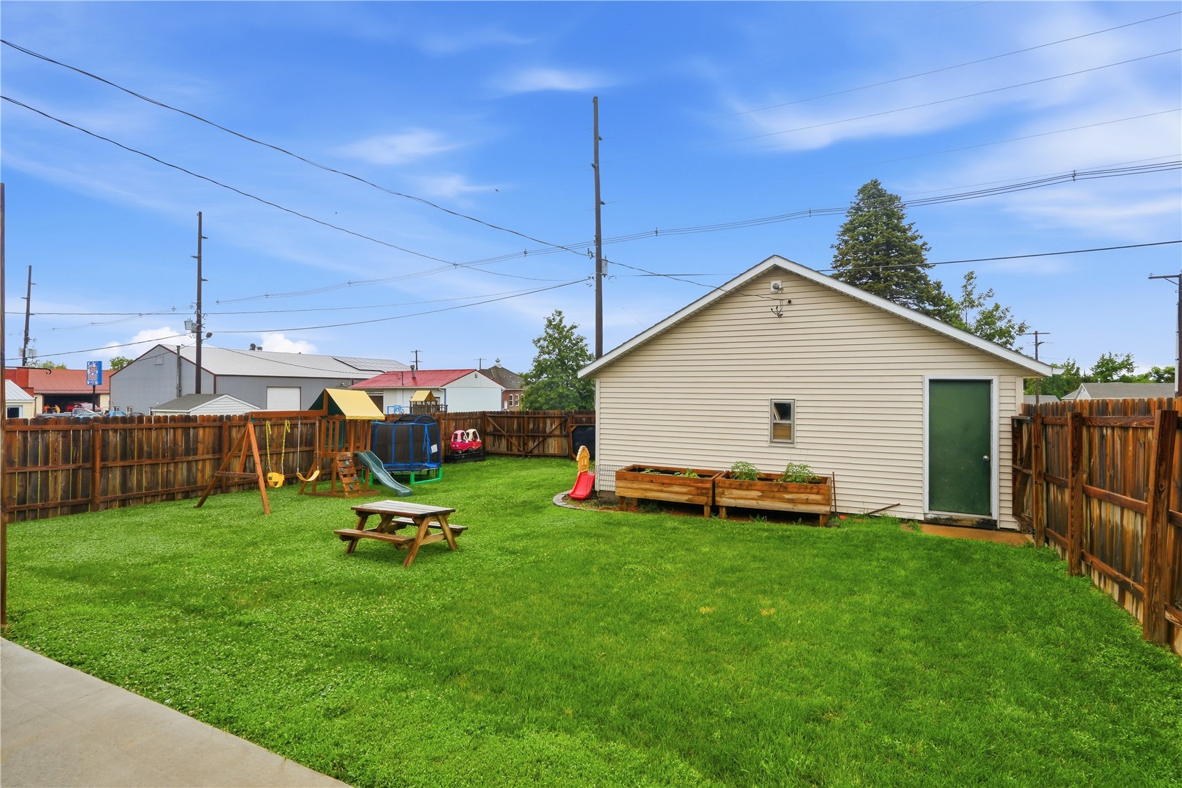 502 3rd Street Victor IA 52347