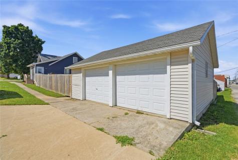 502 3rd Street Victor IA 52347